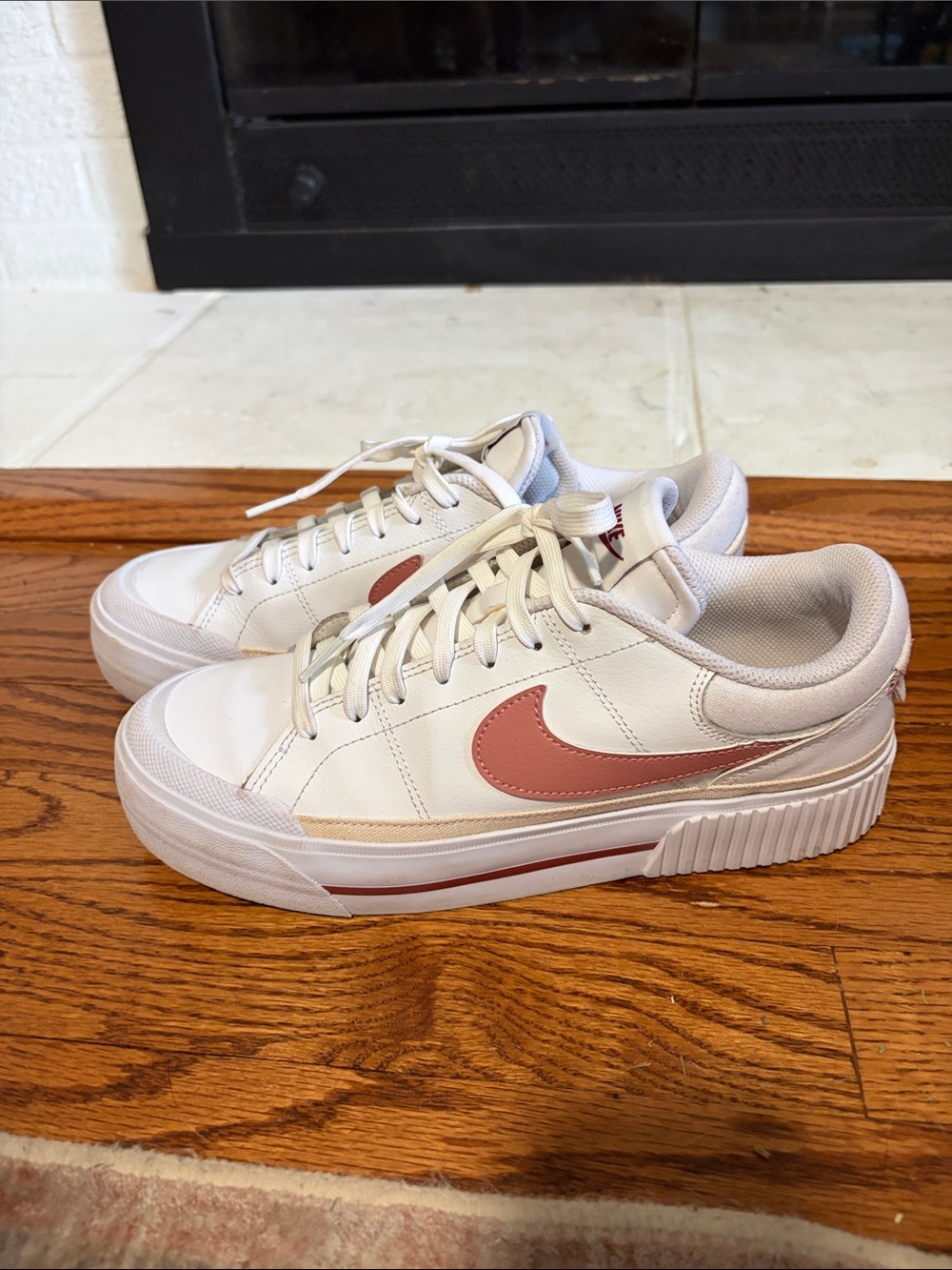 Nike White Low-Top Sneakers with Rose Swoosh platform - Picture 3 of 3